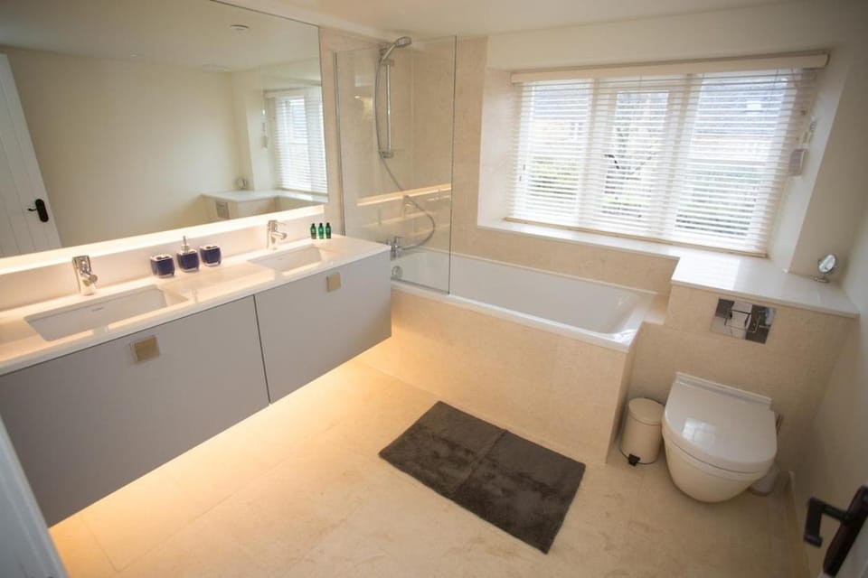 Craigmoor Cottage, enchanting, tranquil & central Villa in Bourton-on-the-Water