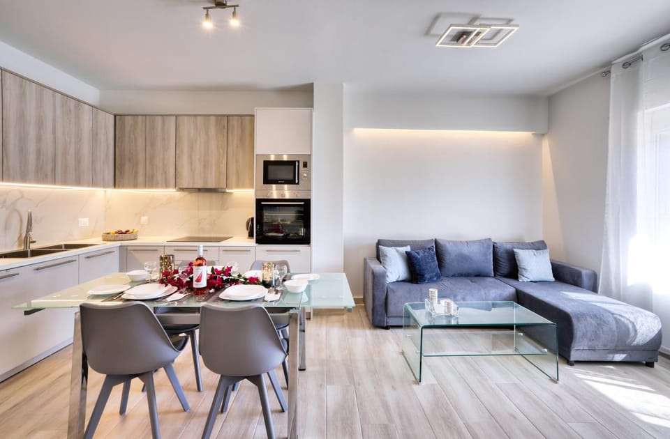 Seating area, Dining area, kitchen