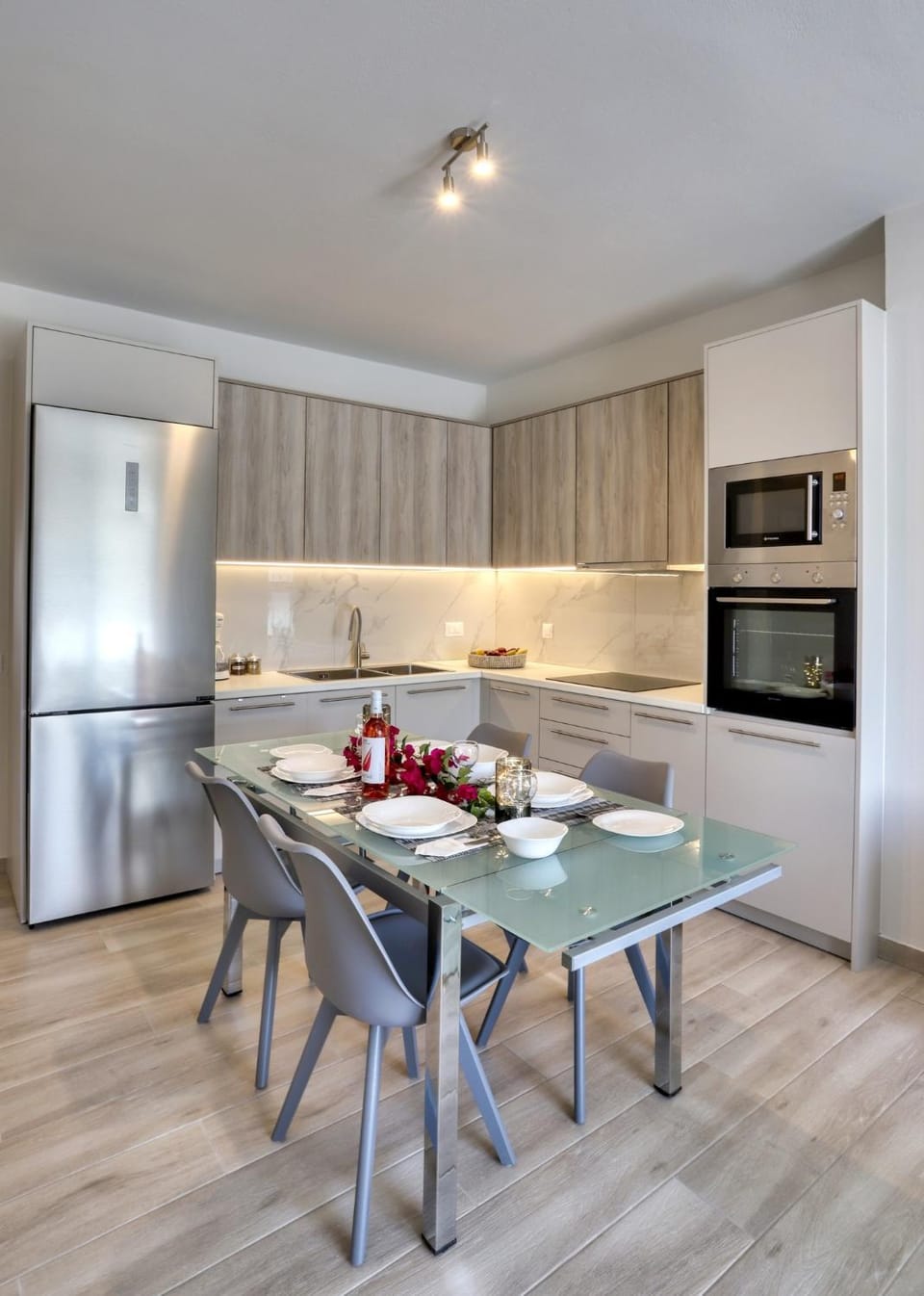 Dining area, kitchen