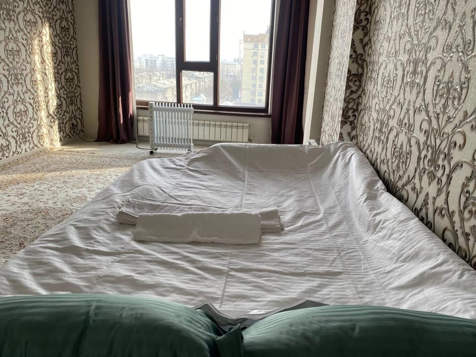 Bed, View (from property/room), City view