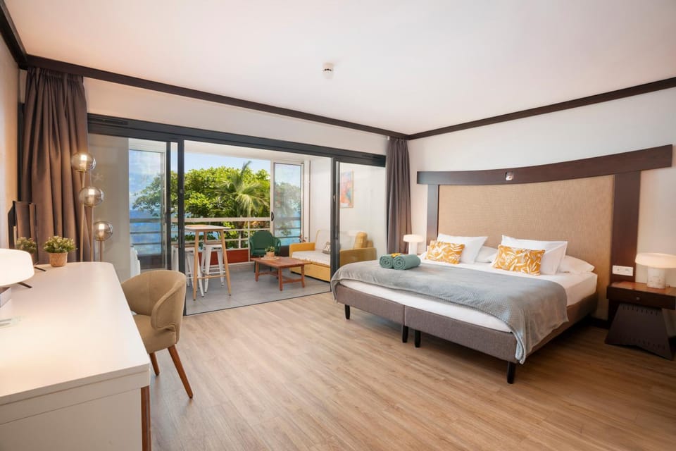 Natural landscape, Photo of the whole room, Seating area, Garden view, Sea view