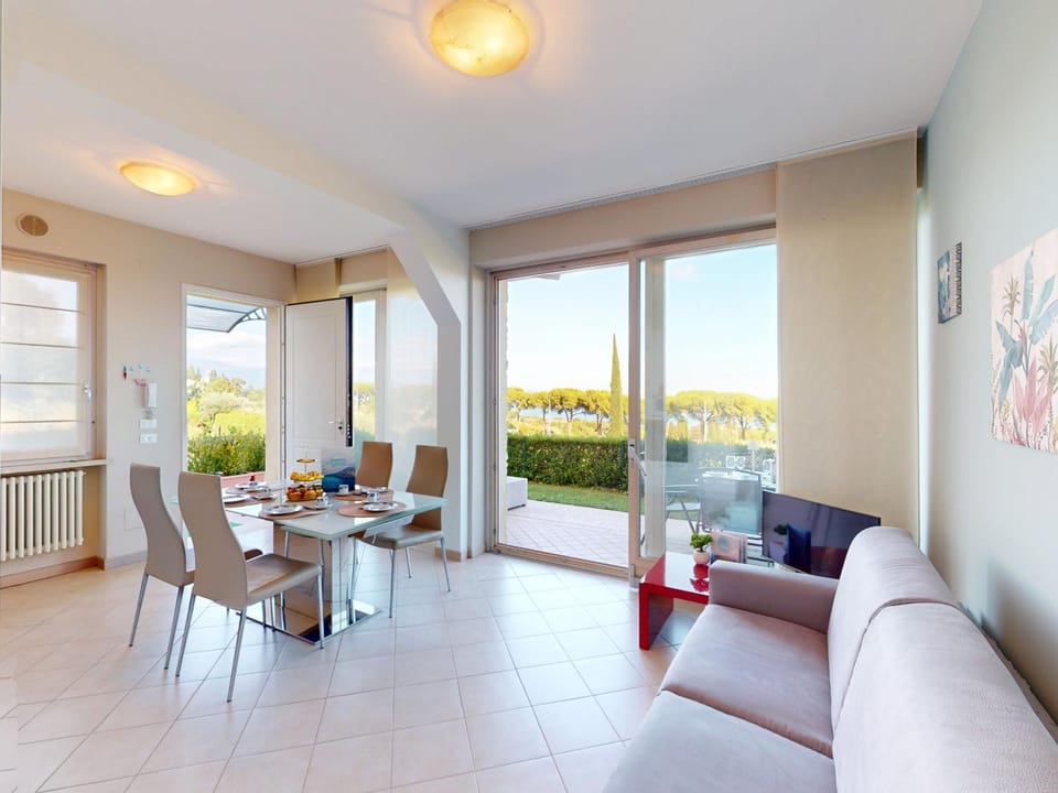 Communal lounge/ TV room, Living room