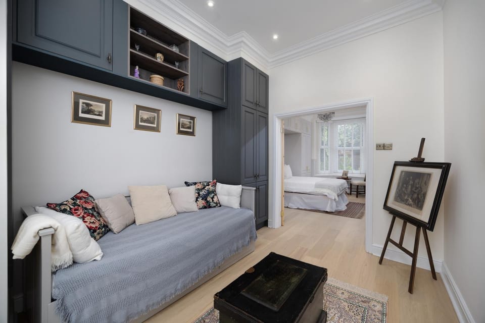 Bed, Living room, Bedroom