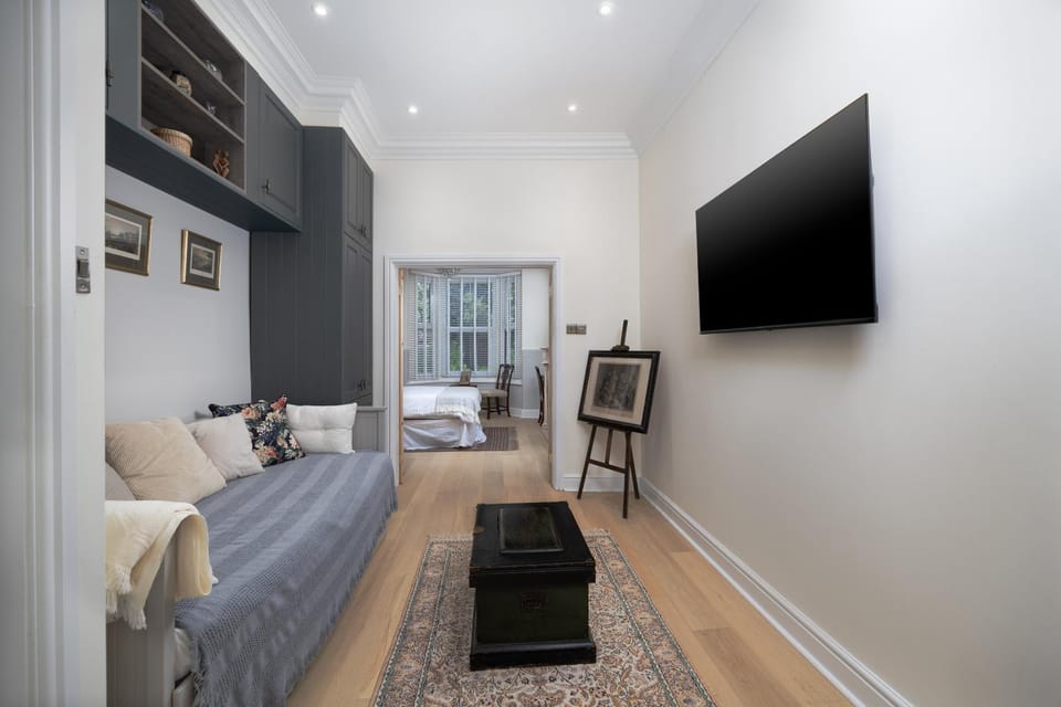 TV and multimedia, Living room, Seating area