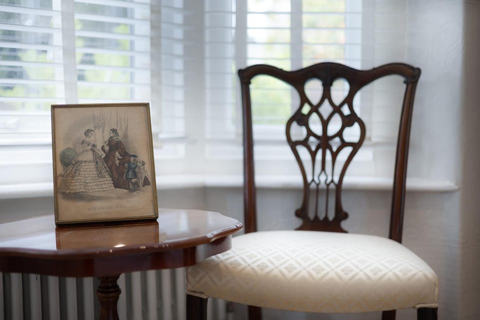 Living room, Decorative detail, Seating area