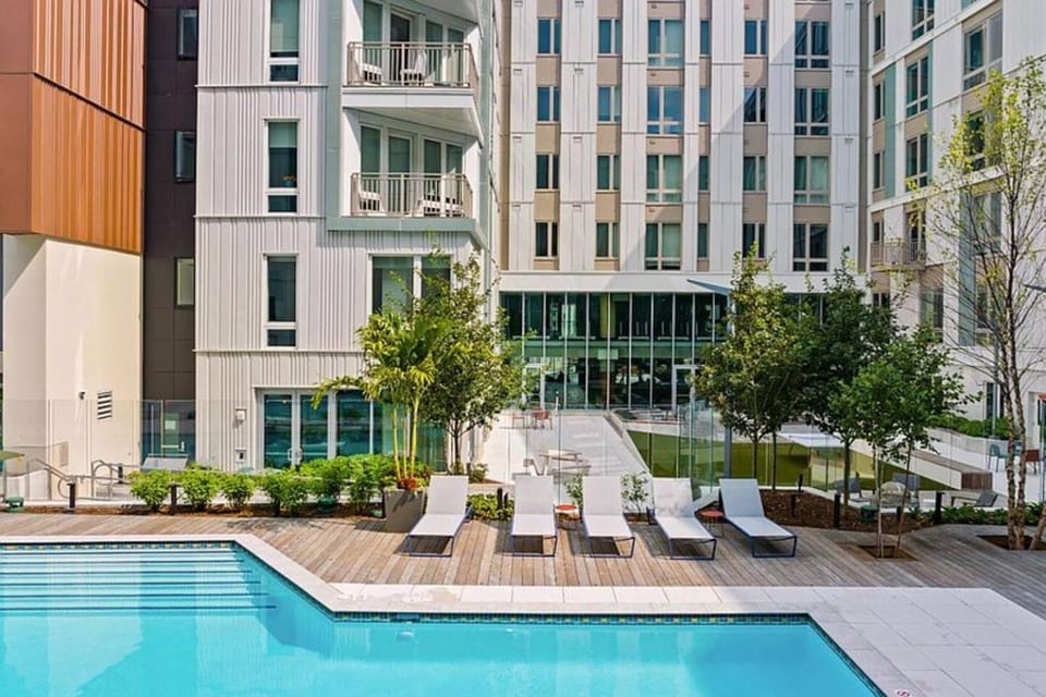 Property building, Spring, Pool view, Swimming pool, sunbed