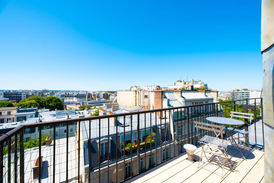 View (from property/room), Balcony/Terrace, City view