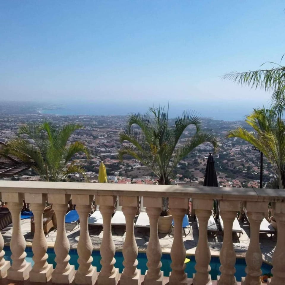View (from property/room), Balcony/Terrace, City view, Sea view