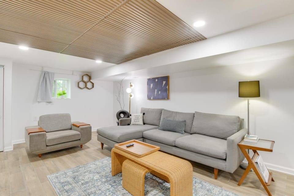 2 Mi to Logan Square Pet-Friendly Urban Oasis! Apartment in Chicago