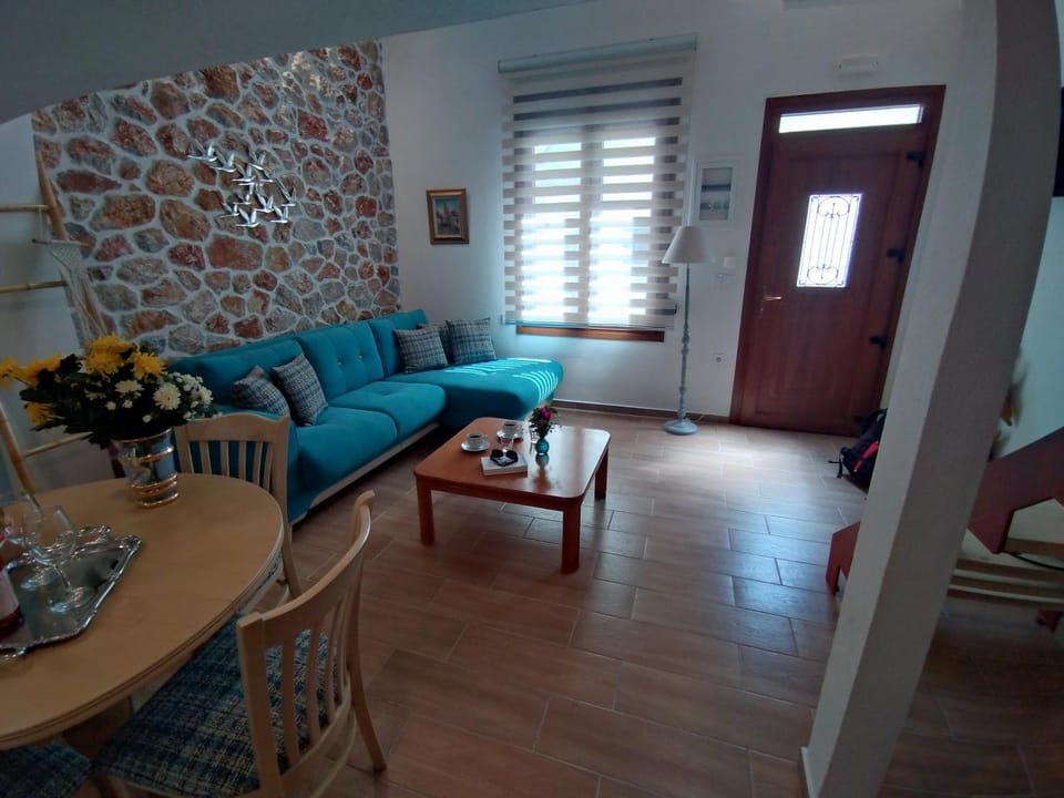 SUN NEST Loft Apartment in Skopelos