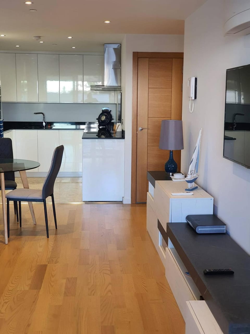 Communal lounge/ TV room, kitchen