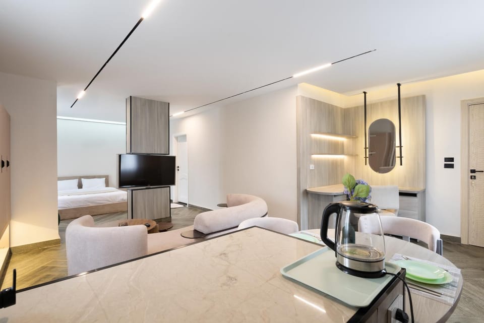 TV and multimedia, Living room, Photo of the whole room, Seating area, Bedroom