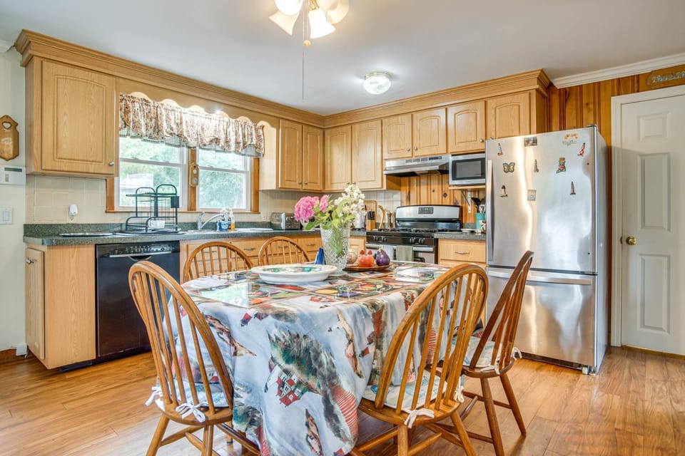 Walk to Haigis Beach Family Home with Fire Pit! House in Dennis Port