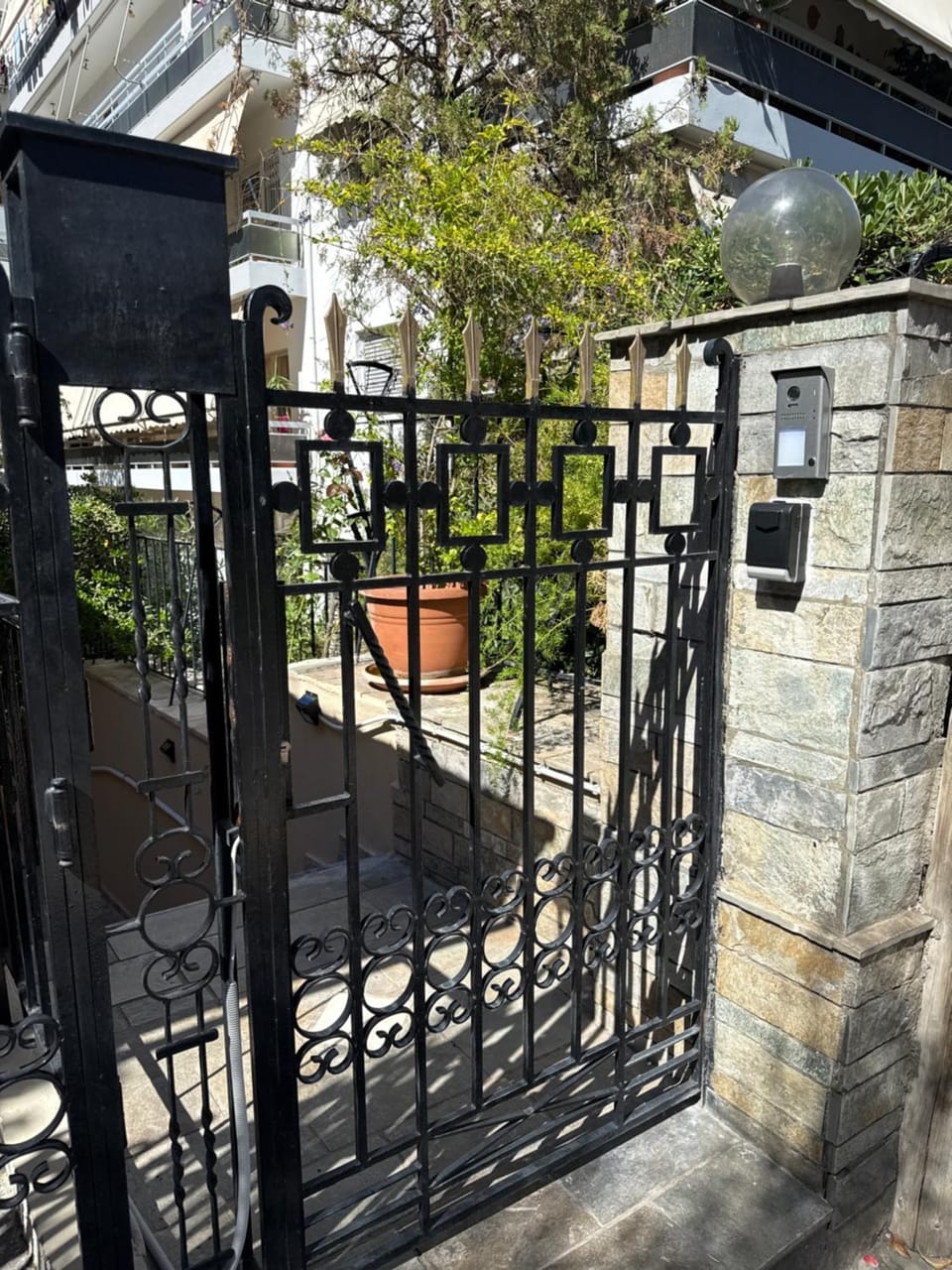 Property building, Facade/entrance