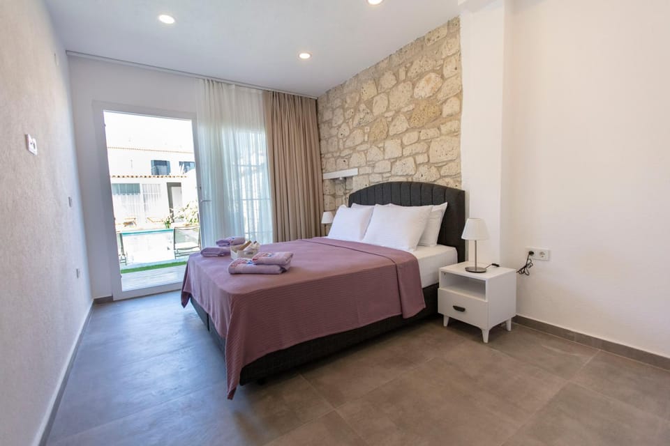 Bed, towels