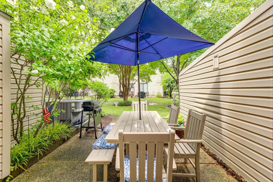 ~ 1 Block to Bethany Beach, Retreat w/ Pool Access House in Sussex County