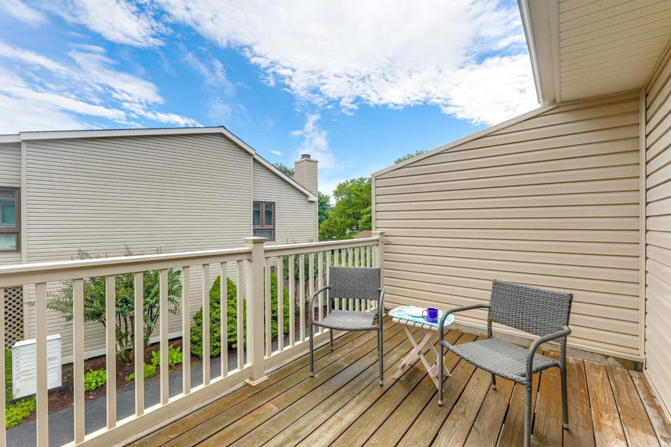 ~ 1 Block to Bethany Beach, Retreat w/ Pool Access House in Sussex County