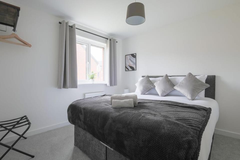 The Haven – Modern 4-Bed Home with Garden Bed and Breakfast in Cardiff