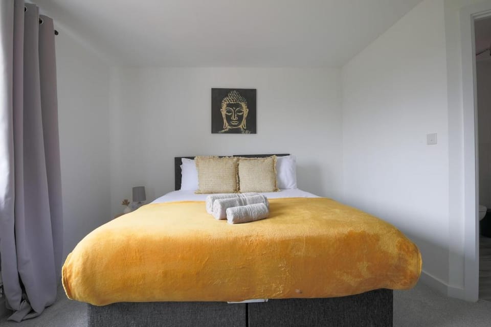 The Haven – Modern 4-Bed Home with Garden Bed and Breakfast in Cardiff