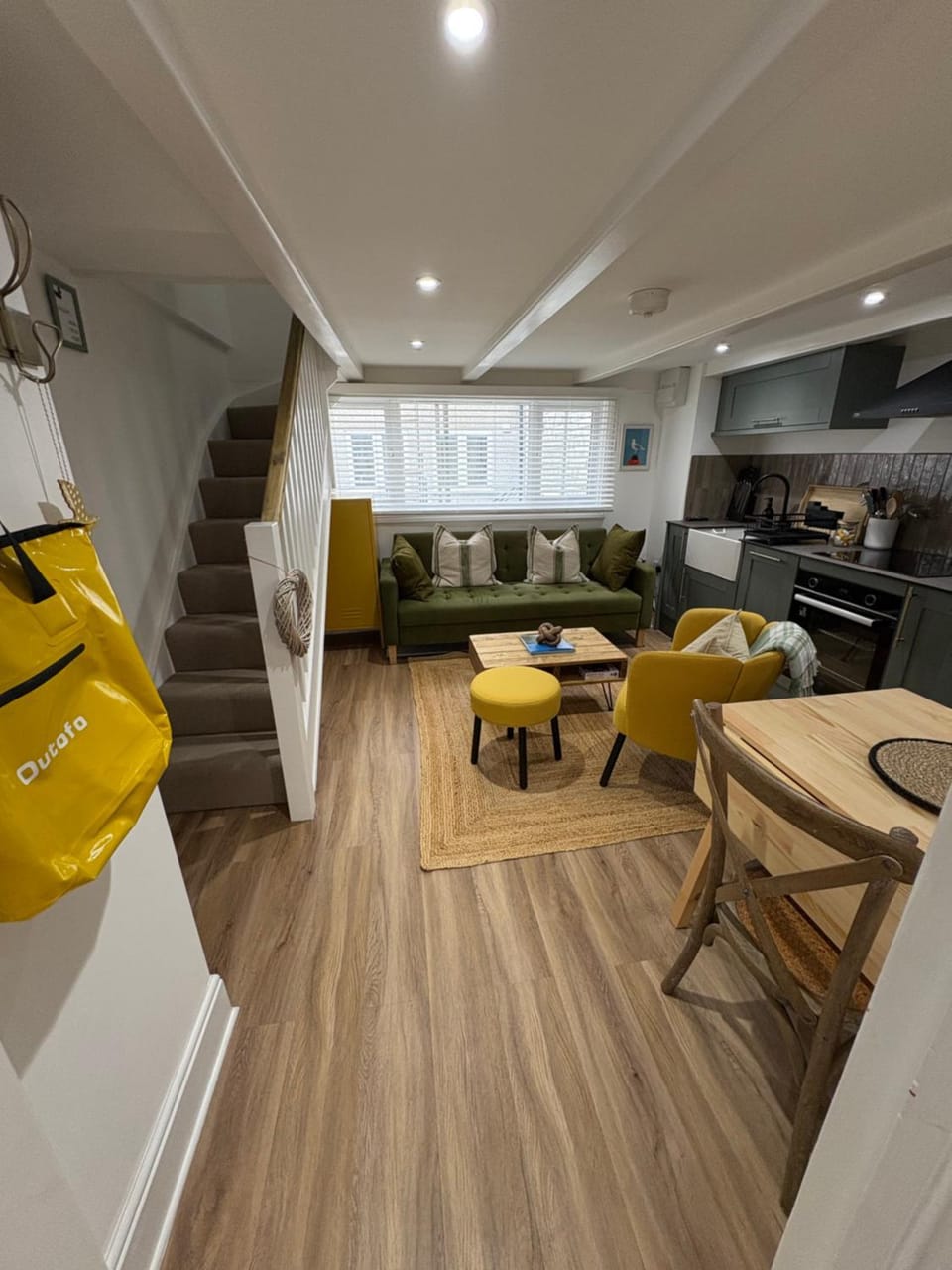 Living room, Seating area, Dining area, kitchen