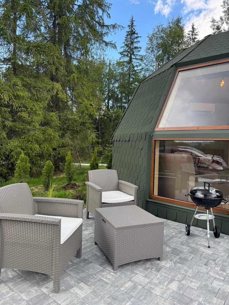 Spring, Day, BBQ facilities, Garden, Seating area, Garden view