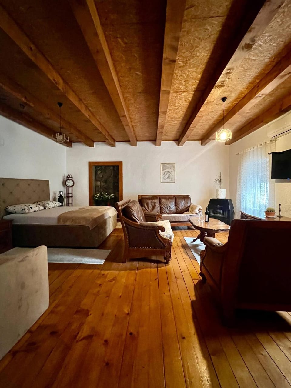 Bed, Living room, Bedroom