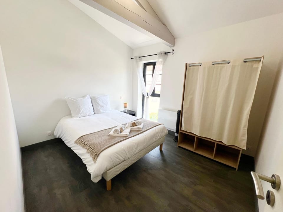 Bed, Photo of the whole room, Bedroom, towels, wardrobe