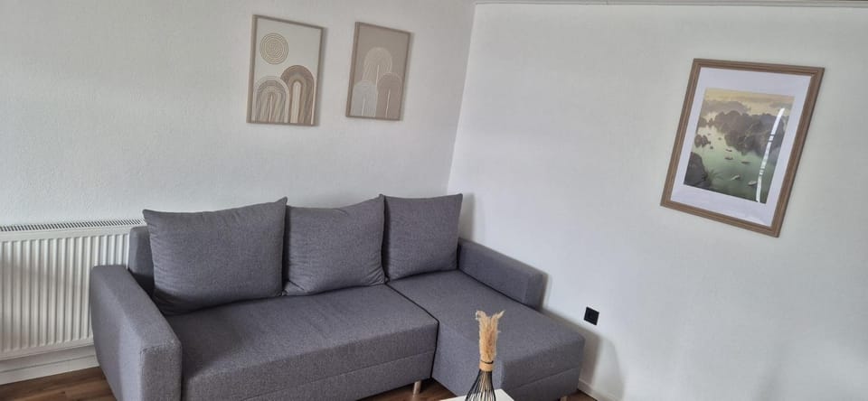 Living room, Seating area, internet