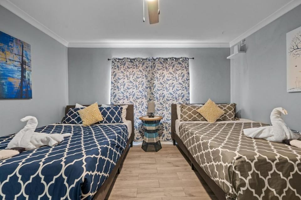 Stylish 2BR Saltwater Pool Apartment in Houston