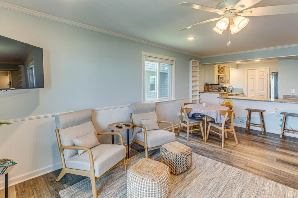 Beachfront Oasis w/ Pool Access in Surfside Beach! House in Surfside Beach