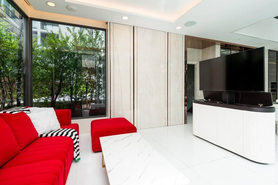 Communal lounge/ TV room, TV and multimedia, Living room