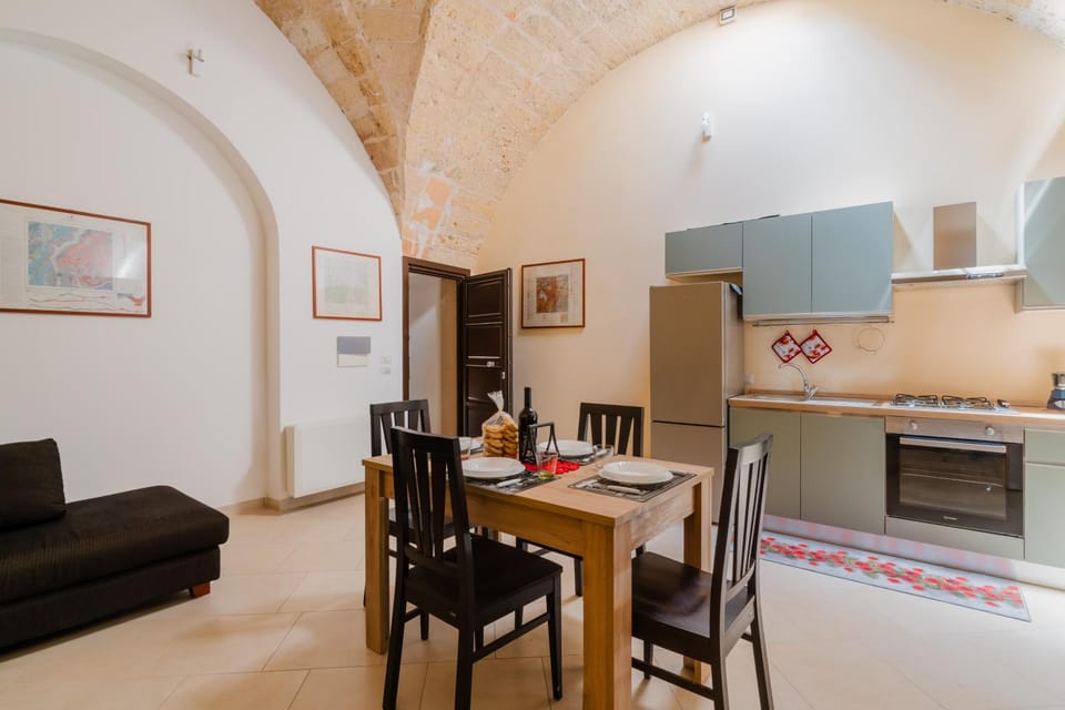 Kitchen or kitchenette, oven, stove