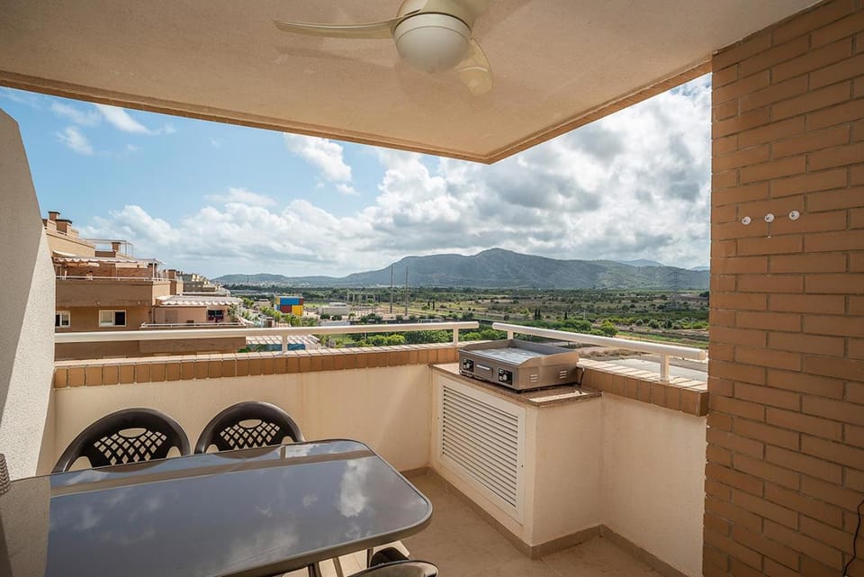 Natural landscape, View (from property/room), Balcony/Terrace, Dining area, Mountain view