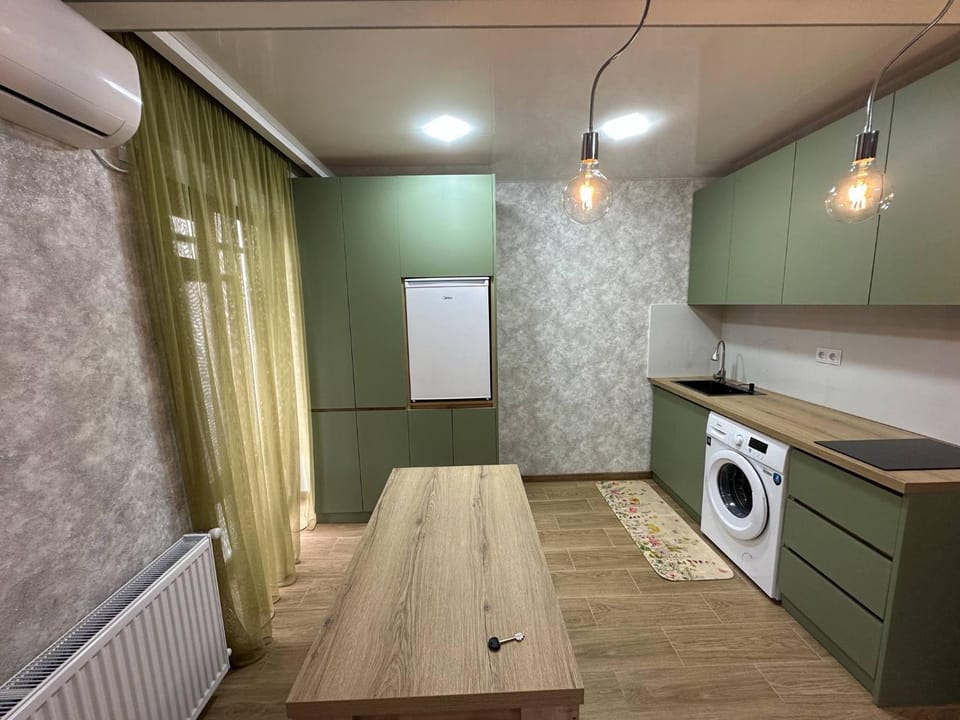 Kitchen or kitchenette, washing machine