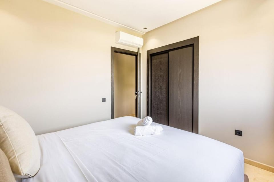 Luxurious 3BR by to the pool Apartment in Marrakesh