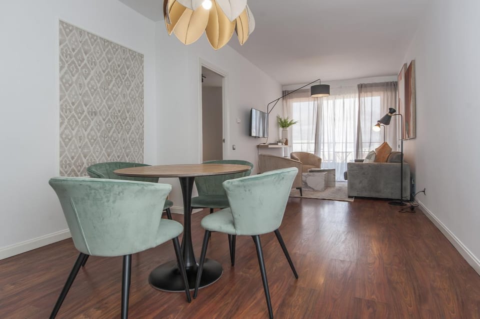 TV and multimedia, Living room, Seating area, Dining area