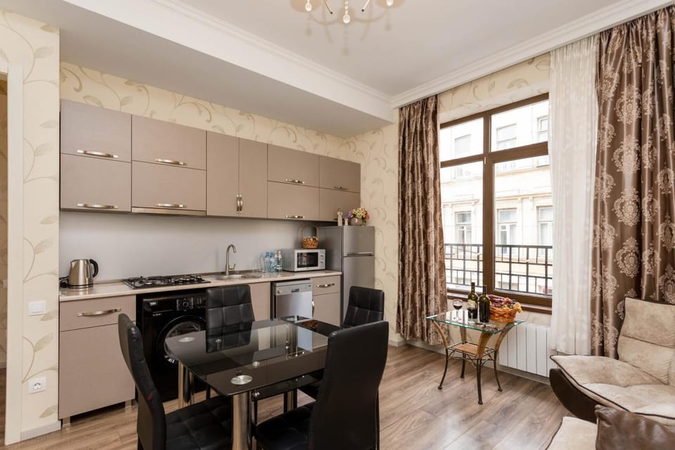 Coffee/tea facilities, Kitchen or kitchenette, Living room, Seating area, Dining area, dishwasher, oven, stove, toaster