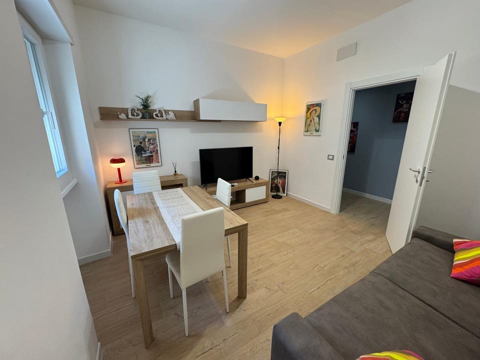 Living room, Seating area, air conditioner