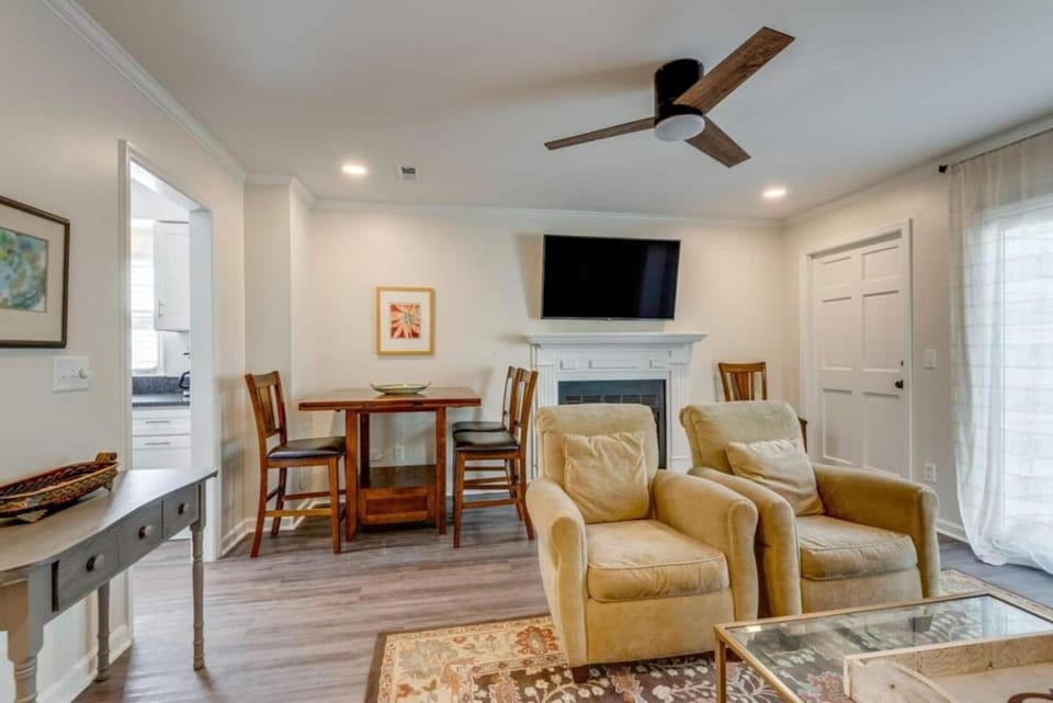 A Luxury Townhouse - Music RowDowntown Nashville House in Nashville