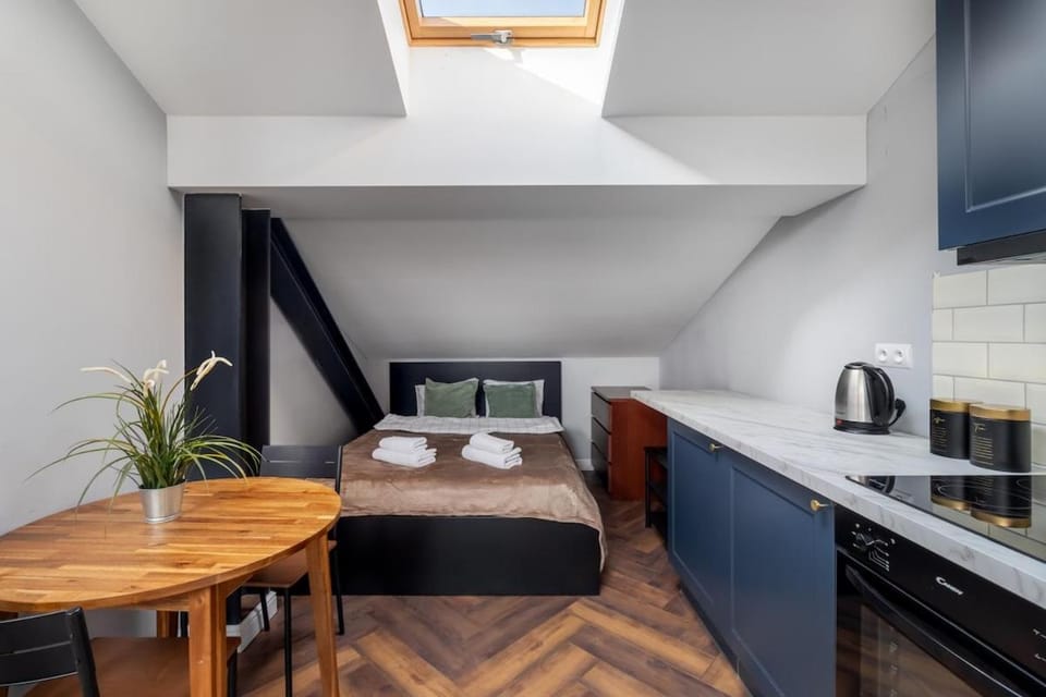 Bed, Coffee/tea facilities, Kitchen or kitchenette, Photo of the whole room, Bedroom, minibar, towels