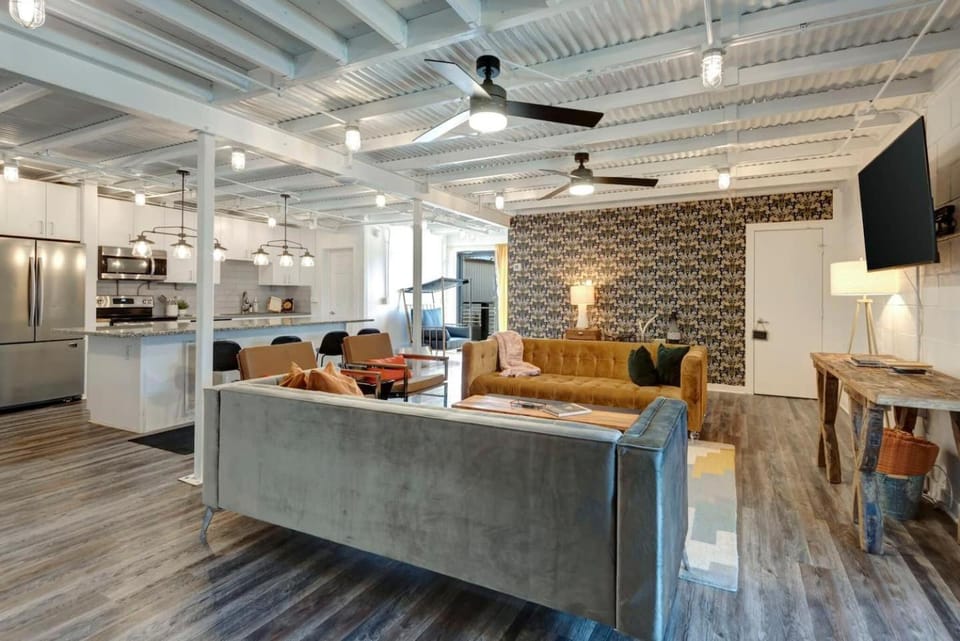Bougie Squirrel Glam Pad House in Nashville