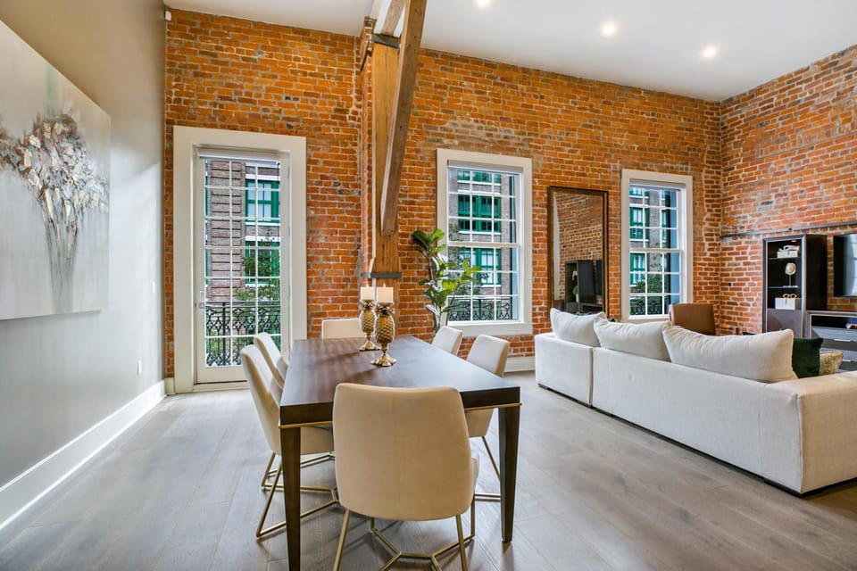 New Orleans Luxury Rentals - The Rex Apartment in Warehouse District