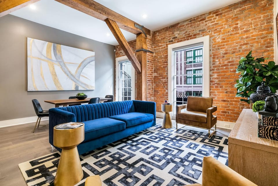 New Orleans Luxury Rentals - THE OAK Apartment in Warehouse District