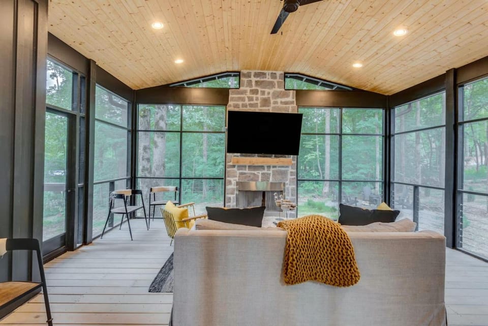 Starry Night on Monteagle-Retreat Waters Edge House in Tennessee