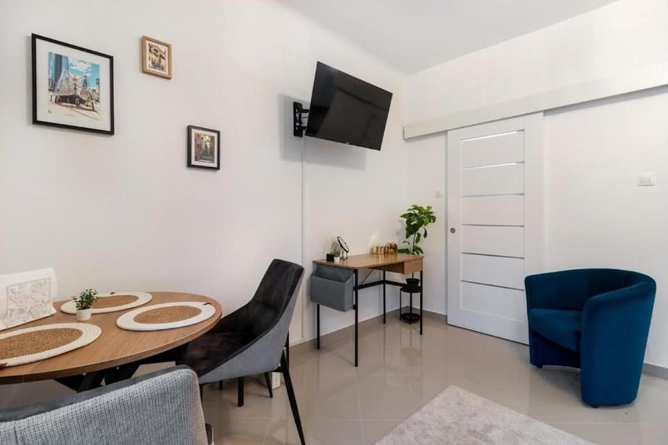 Communal lounge/ TV room, TV and multimedia, Living room, Seating area