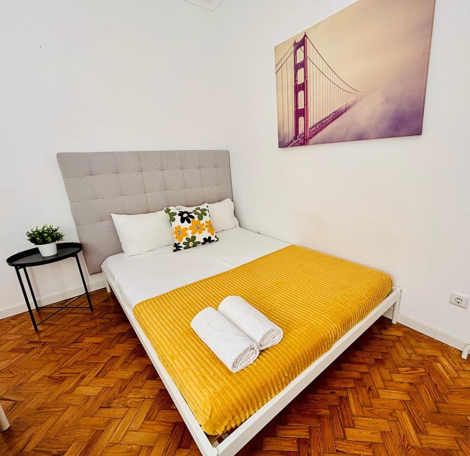 Bed, Photo of the whole room, towels