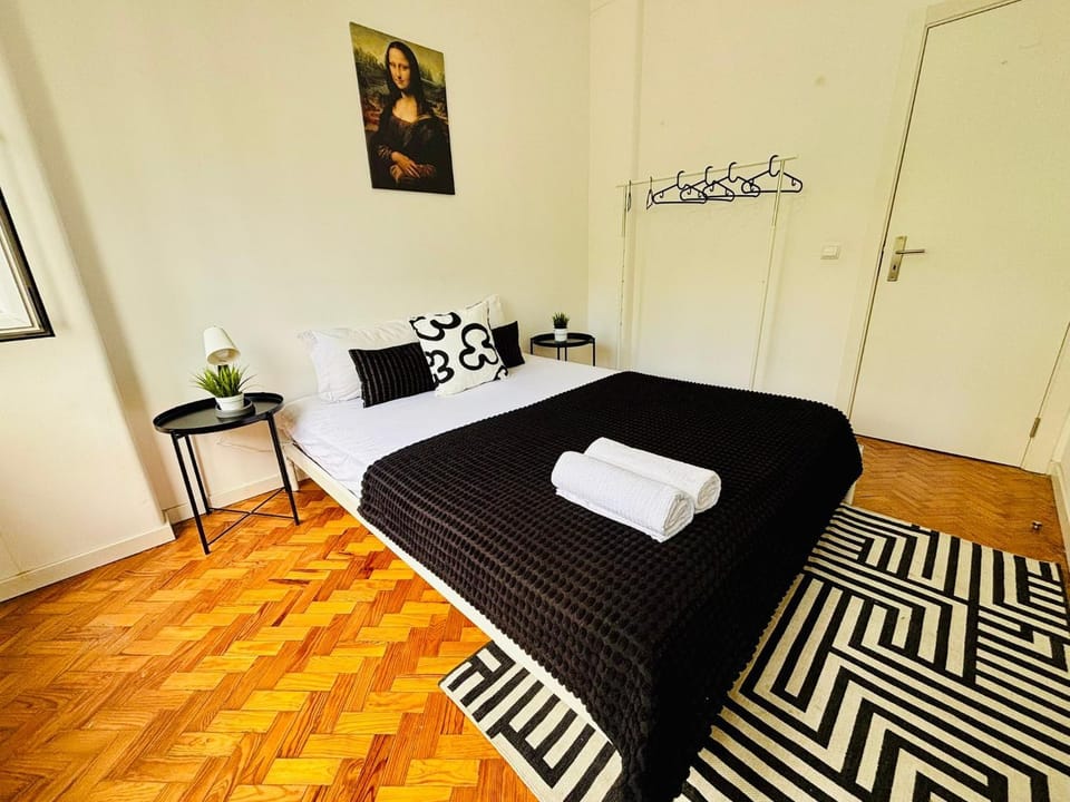 Bed, Photo of the whole room, towels