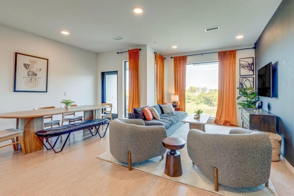 Stylish Riverfront Condo Eve 305 - Free Parking House in East Nashville