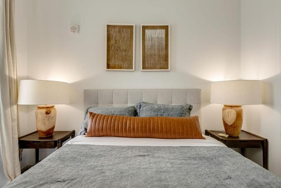 Stylish Riverfront Condo Eve 305 - Free Parking House in East Nashville