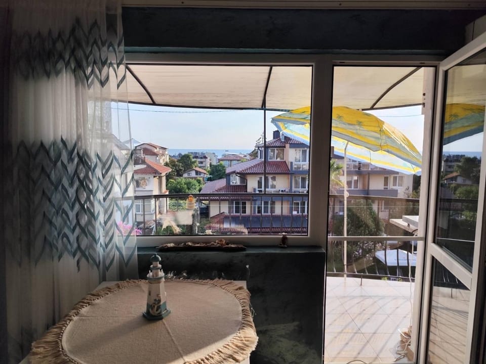 Dining area, City view